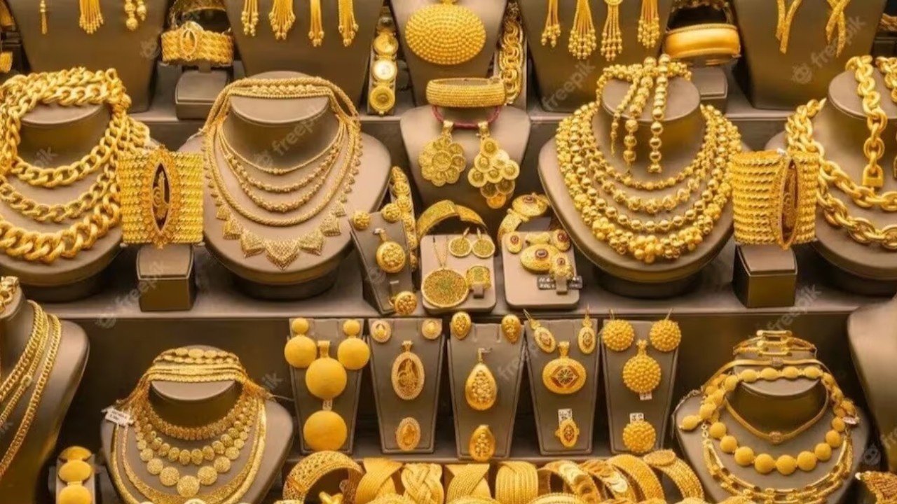 Today Gold-Silver Price:  सर्राफा बाजार में चांदी टूटी, सोना अब भी महंगा; यहां चेक करें 15 मई के ताजा रेट