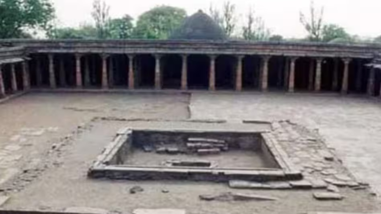 MP News: धार भोजशाला विवाद में हिंदू पक्ष की बड़ी जीत, मंदिर होने पर लगी मुहर; HC ने मानी मांगें