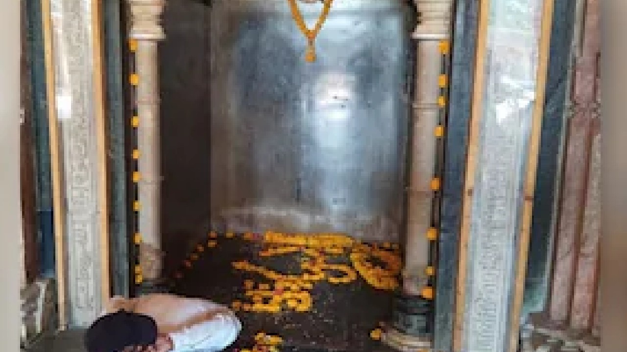 भोजशाला में फिर शुरू हुई पूजा-अर्चना, सुबह से दर्शन के लिए लगी कतारें