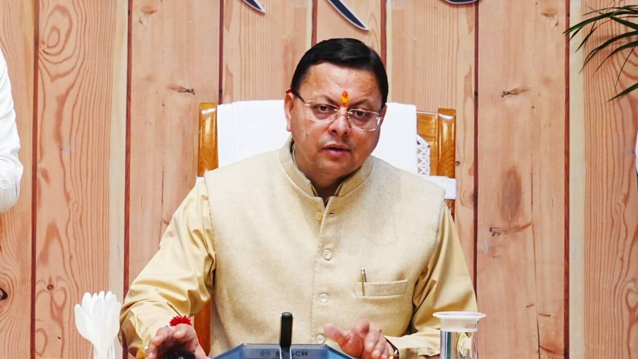 सीएम धामी ने सीबीएसई स्टेट टॉपर से फोन पर बात कर दी शुभकामनाएं, बोले- पूरे राज्य के लिए गर्व का विषय