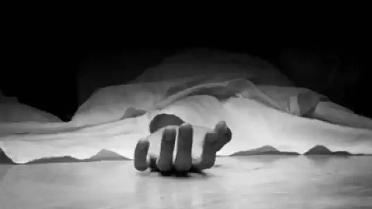 बुजुर्ग के सिर पर सवार हुआ खून! पत्नी को कुल्हाड़ी से काटा, थाने पहुंचकर किया ये काम