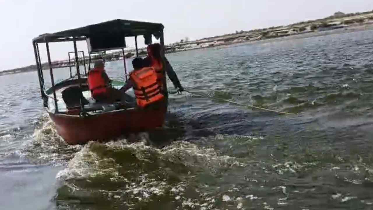 UP News: मथुरा में यमुना में नहाते समय चार युवक डूबे, दो के शव बरामद, 2 की तालाश जारी