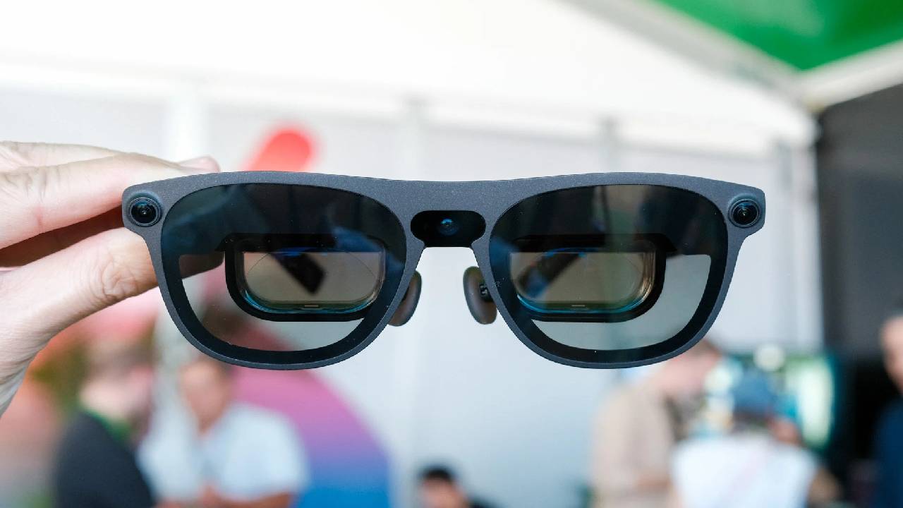 Google के AI चश्मों की एंट्री, क्या अब खत्म हो जाएगा मोबाइल फोन का दौर?
