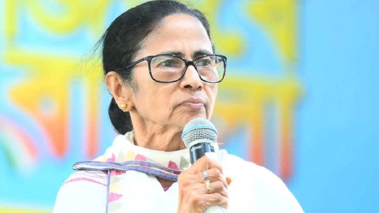 TMC में हार का साइड इफेक्ट! पार्टी में बड़ी टूट की आहट, ममता के करीबी 12 सांसदों के भाजपा में जाने की चर्चा