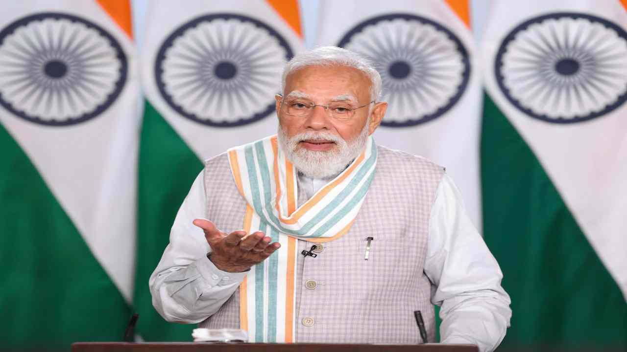 भीषण गर्मी के बीच पीएम मोदी की अपील, बढ़ते तापमान को लेकर सतर्क रहने की सलाह