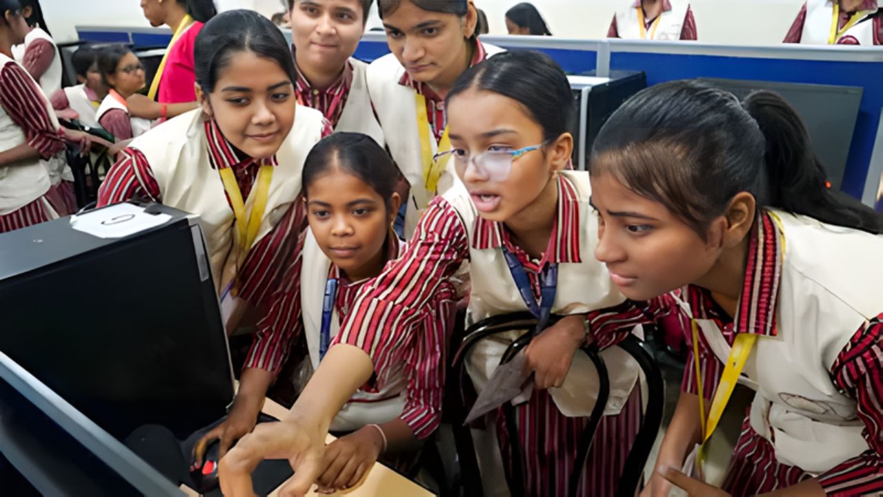 CBSE 12वीं छात्रों के लिए बड़ी अपडेट, Verification और Re-evaluation Portal हुआ एक्टिव; ऐसे करें अप्लाई