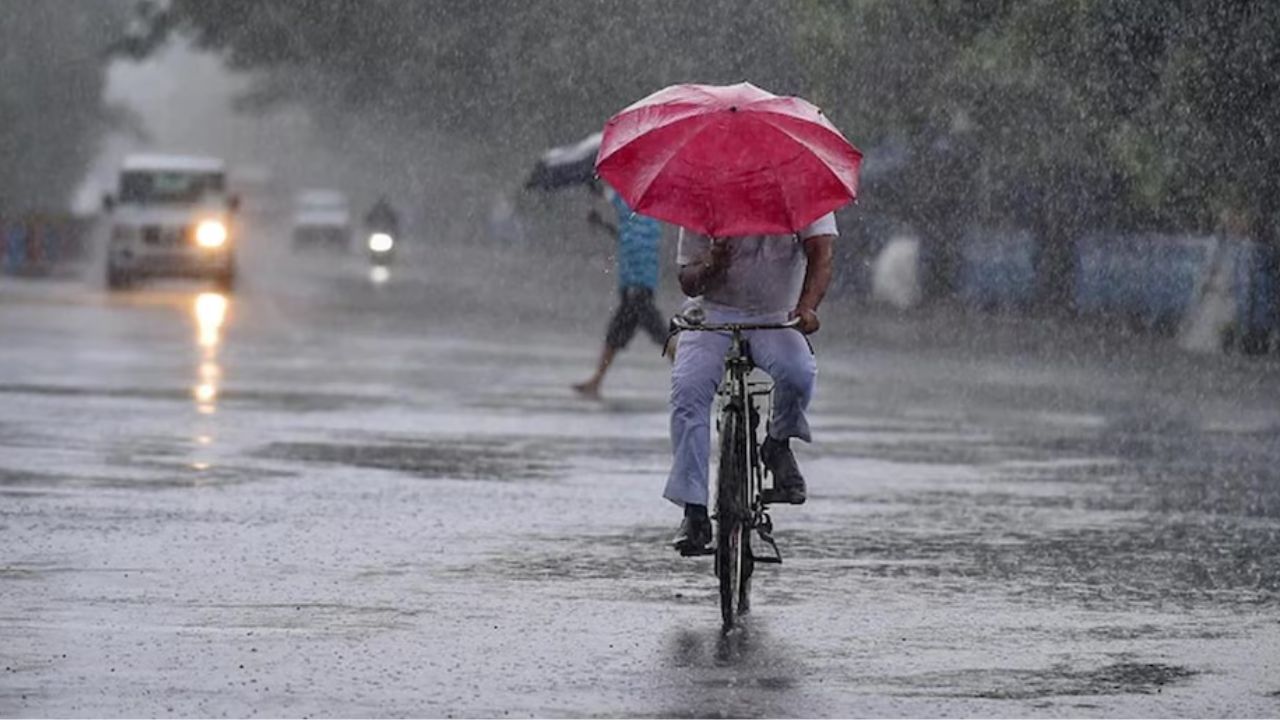 Aaj Ka Mausam: दिल्ली समेत कई राज्यों में गरजेंगे बादल, UP-हरियाणा में भी बदलेगा मौसम; जानें आज का वेदर अपडेट