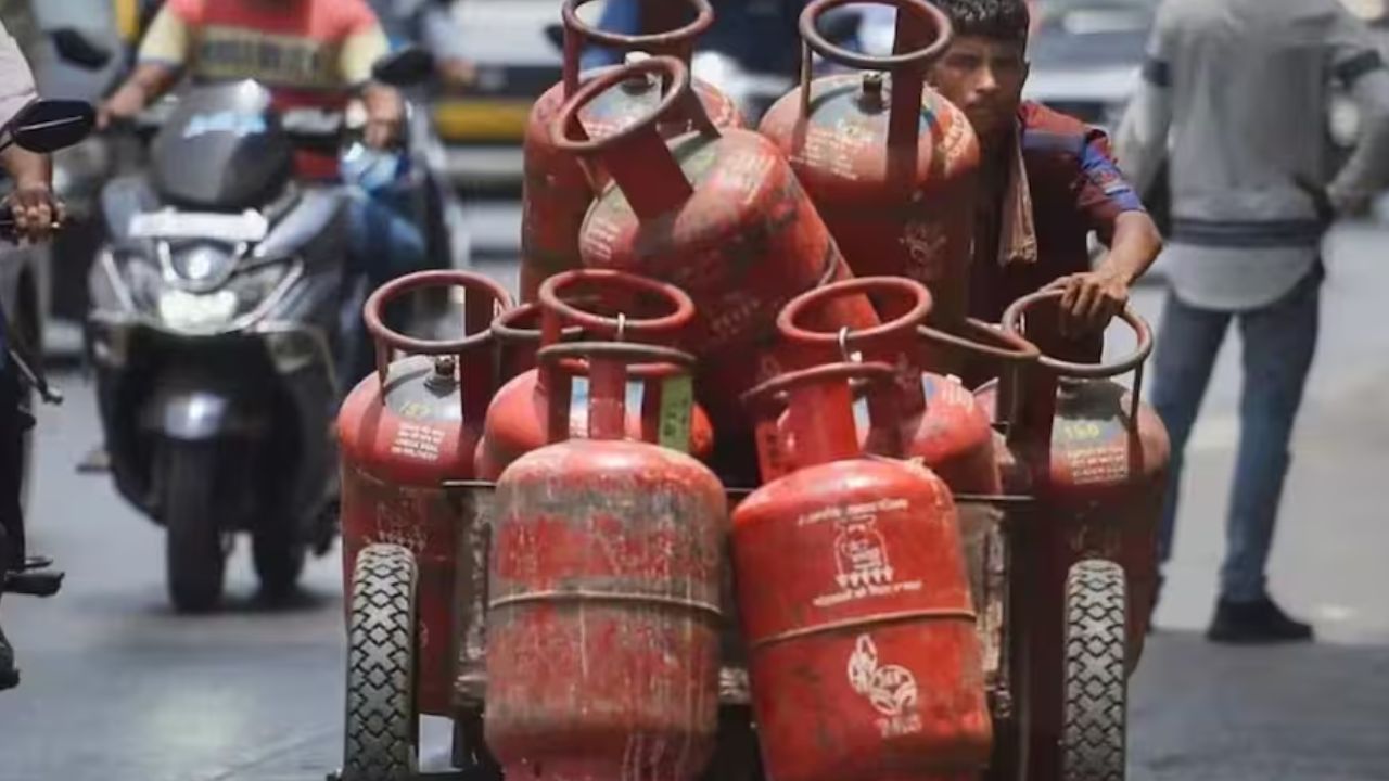 LPG उपभोक्ताओं के लिए अलर्ट! आज नहीं किया यह काम तो रुक सकती है गैस सप्लाई