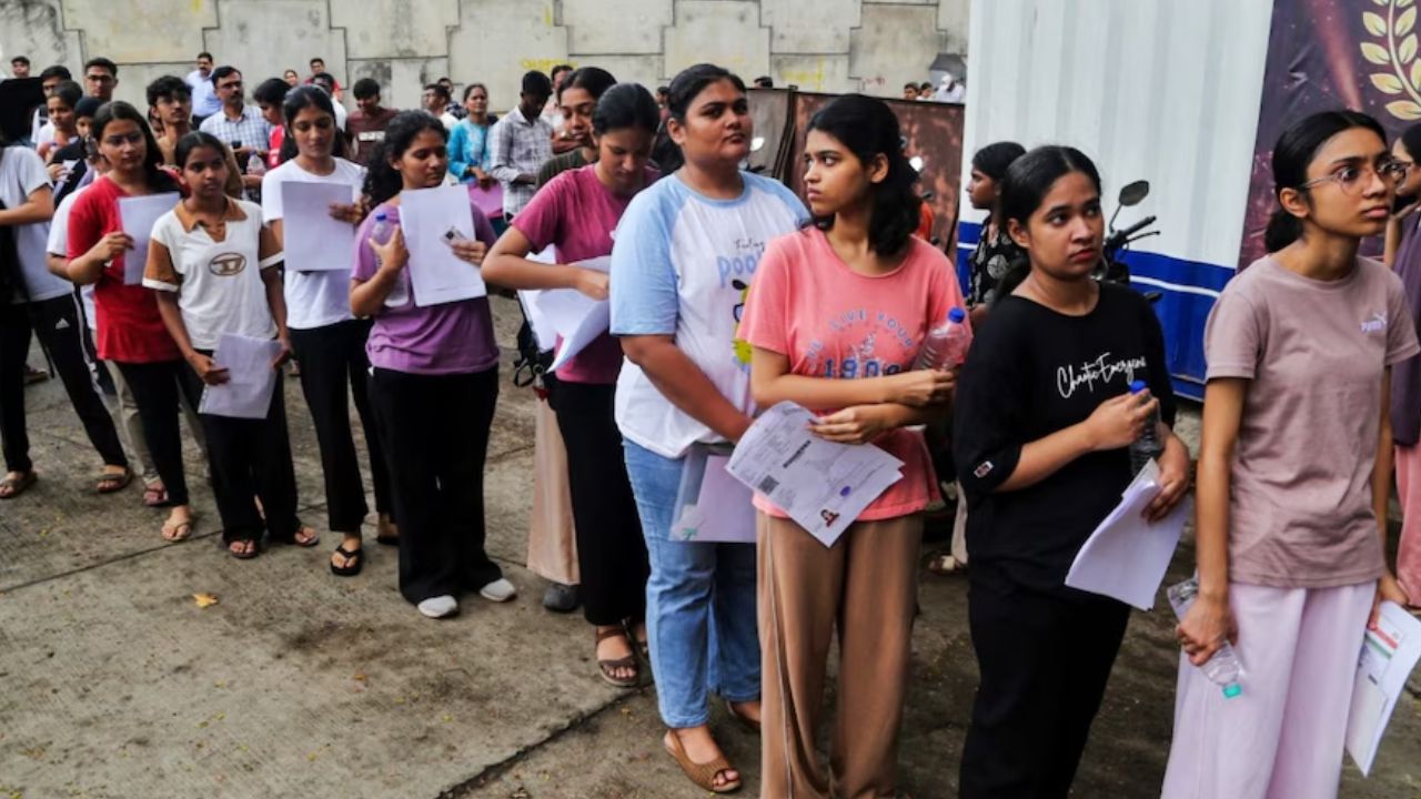 NEET UG री-एग्जाम में भी नहीं रुका फर्जीवाड़ा, सॉल्वर गैंग और बायोमेट्रिक स्टाफ का पर्दाफाश; बिहार से 24 गिरफ्तारी