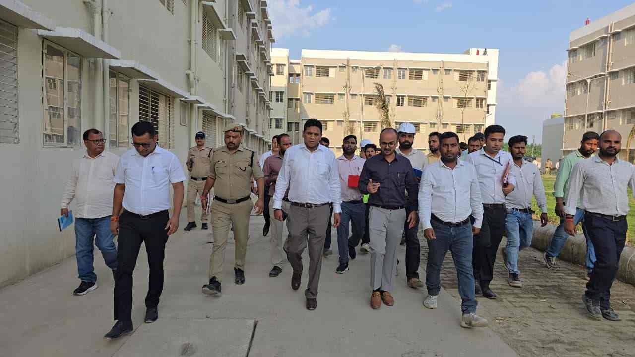 Uttarakhand News: धामी सरकार की बड़ी सौगात, मात्र 3 लाख रुपये में मिलेगा आधुनिक फ्लैट, तैयार हुई उत्तराखंड की सबसे बड़ी EWS आवासीय परियोजनाओं