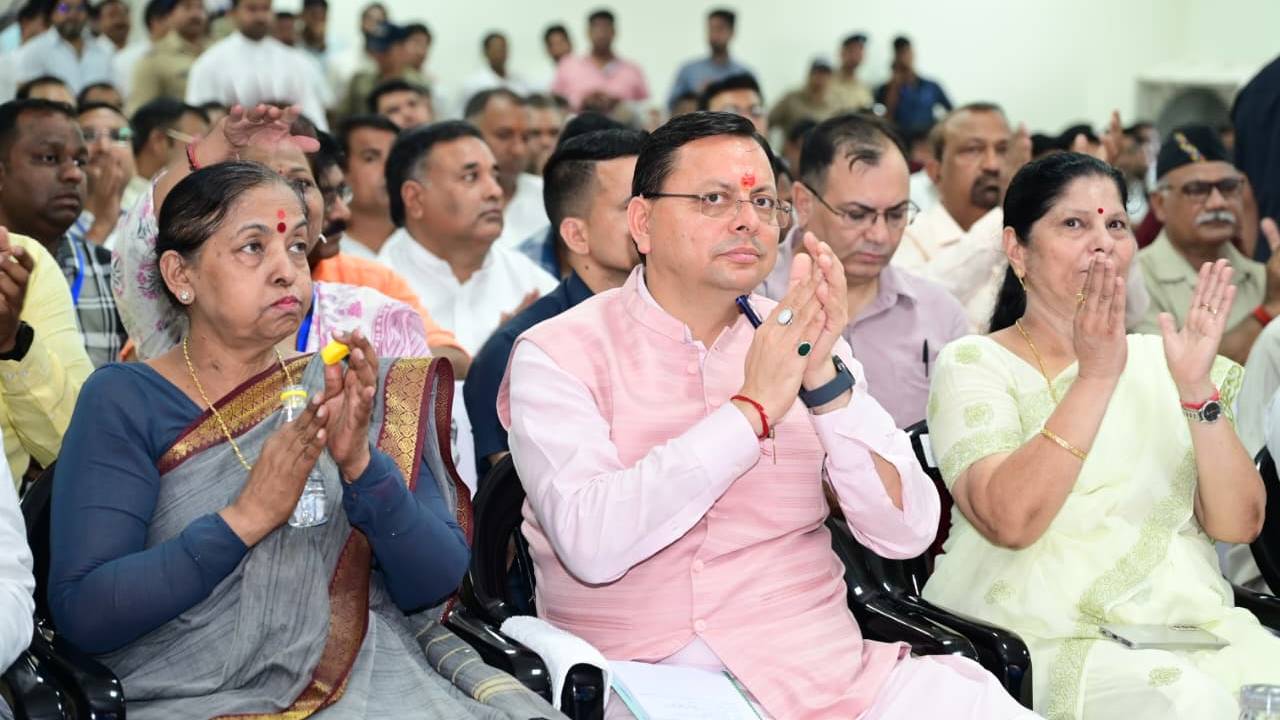 सीएम सिंह धामी ने पीएम मोदी के  मन की बात कार्यक्रम को सुना,बोले- सकारात्मक परिवर्तन लाने का माध्यम