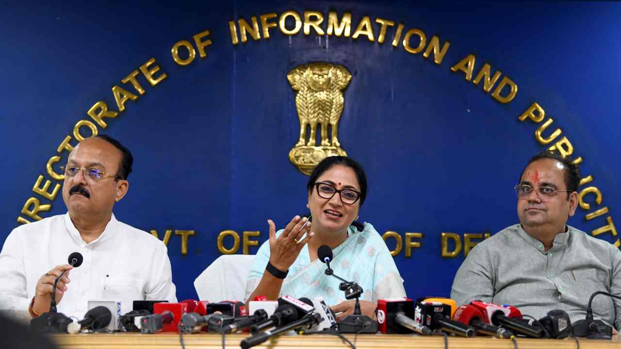 EV Policy 2026: दिल्ली की नई EV पॉलिसी में बड़ा बदलाव, EV पॉलिसी में लागू हुआ बड़ा बदलाव: सीएम रेखा गुप्ता