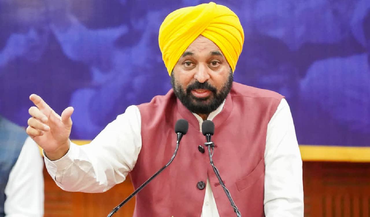 गोल्डन टेंपल में पहचान पत्र को लेकर विवाद, श्रद्धालुओं से हटवाए गए सीएम भगवंत मान की तस्वीर वाले कार्ड