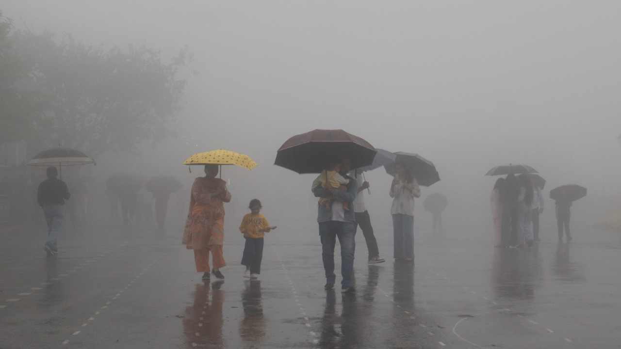 Aaj Ka Mausam 01 September 2026: सितंबर महीने के पहले दिन मौसम का तांडव! 17 राज्यों में बारिश-आंधी की चेतावनी, IMD का बड़ा अलर्ट