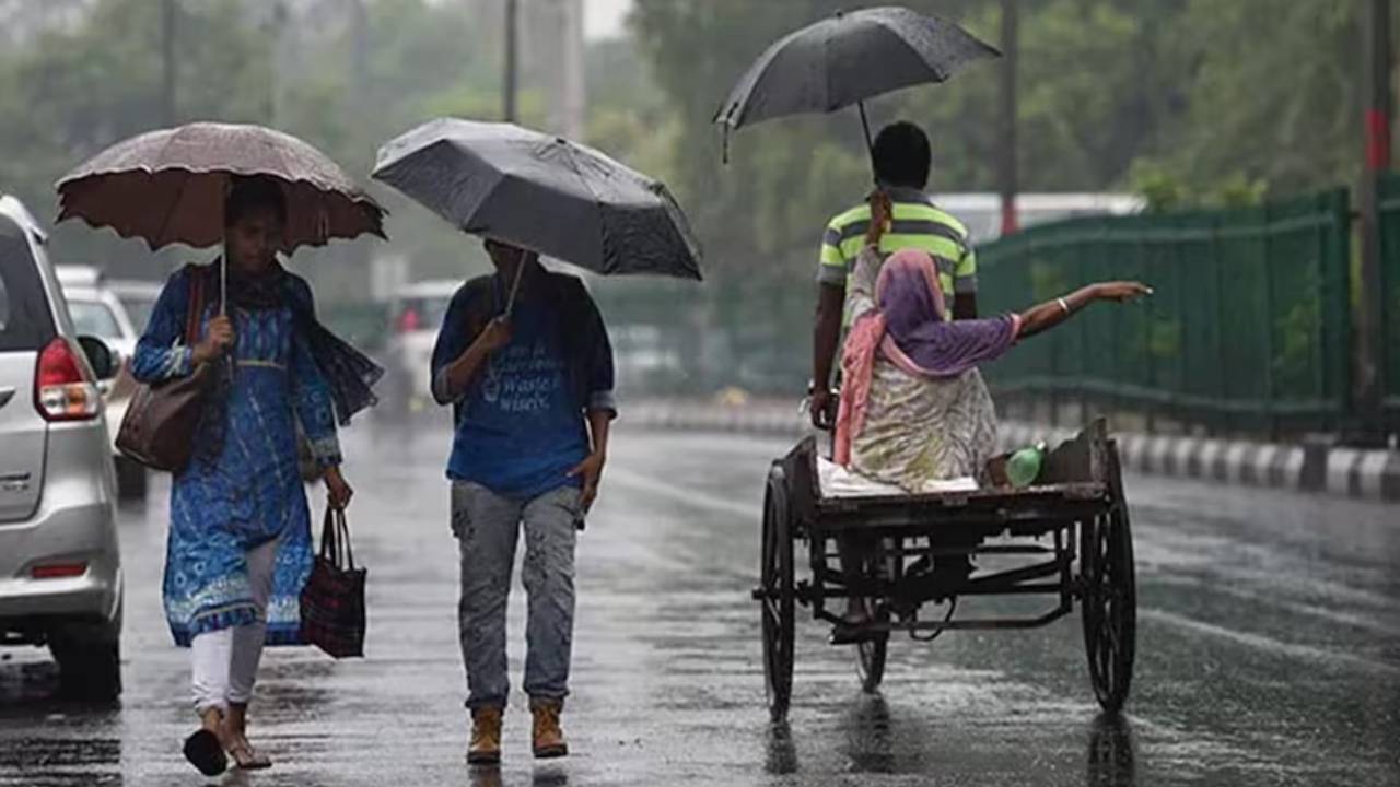 Aaj Ka Mausam 14 Sep: आज घर से निकलने से पहले पढ़ लें मौसम का हाल, अगले 10 घंटे के अंदर इन 17 राज्यों में होगी झमाझम बारिश