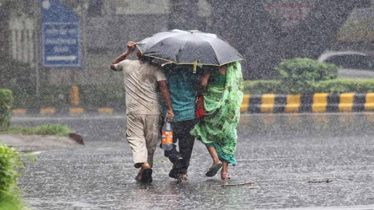 Aaj Ka Mausam 15 Sep: दिल्ली-UP-बिहार समेत 20 राज्यों में भारी बारिश-आंधी का अलर्ट, हवा की रफ्तार 60 किमी/घंटा; IMD ने जानें आज का मौसम