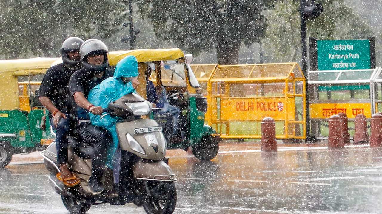Aaj Ka Mausam 21 October: दक्षिण भारत में बारिश का जोर, मैदानी इलाकों में सर्दी का आहट; यहां पढ़ें आज 21 अक्टूबर का मौसम अपडेट