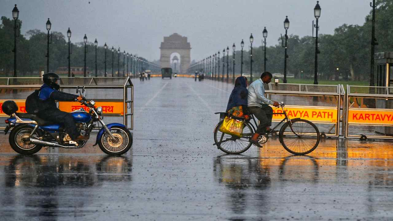 Aaj Ka Mausam 22 August 2026: दिल्ली-हरियाणा समेत 17 राज्यों में बारिश का अलर्ट, 60 की स्पीड से चलेगी हवा; IMD ने जारी किया बड़ा अलर्ट