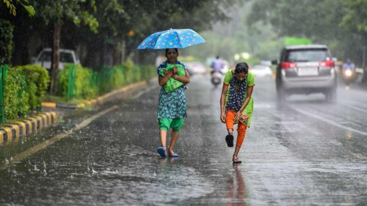 Aaj Ka Mausam 28 October: चक्रवात अर्नब का लैंडफॉल जारी, कई राज्यों में भारी बारिश और आंधी का अलर्ट जारी; यहां पढ़ें मौसम का ताजा अपडेट