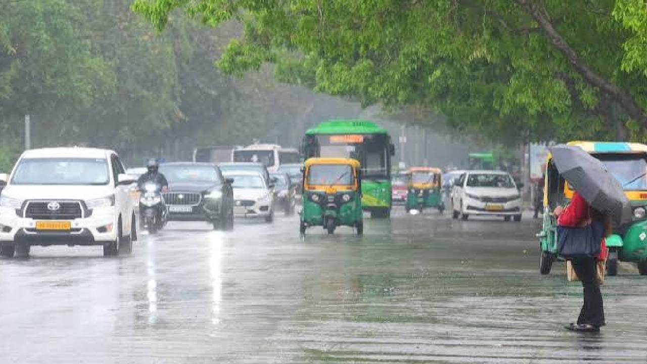 Aaj Ka Mausam: दिल्ली-UP समेत 15 राज्यों में बारिश-आंधी का अलर्ट, 60 KM की रफ्तार से चलेंगी हवाएं