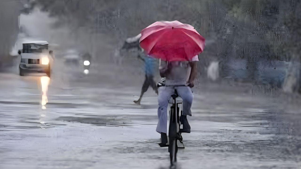 Aaj Ka Mausam: बंगाल की खाड़ी में बना लो प्रेशर… UP-बिहार समेत इन राज्यों में बारिश का अलर्ट; जानें दिल्ली-हरियाणा सहित देशभर का मौसम अपडेट