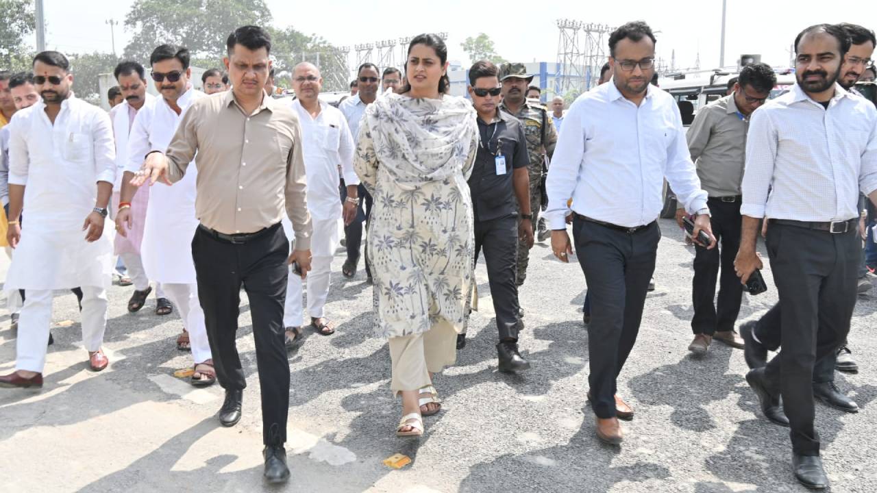 Bihar News: उद्योग मंत्री श्रेयसी सिंह ने किया मेगा लेदर पार्क का निरीक्षण, औद्योगिक सुविधाओं को बेहतर बनाने पर दिया जोर