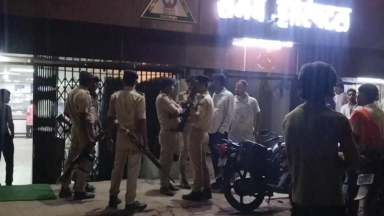 Bihar News: पटना में दशहरा उत्सव के बीच ताबड़तोड़ फायरिंग, PACS अध्यक्ष की मौत, ब्लॉक प्रमुख के पति गंभीर