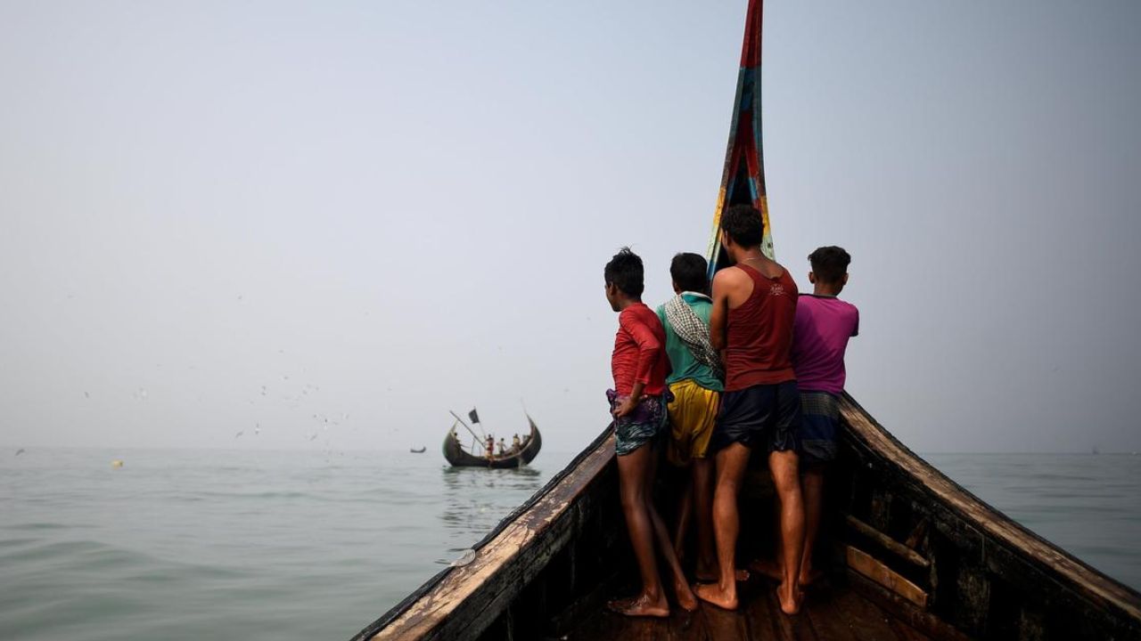 म्यांमार से भाग रहे 500 से ज्यादा रोहिंग्या लापता, समुद्र में दो नावें डूबने की आशंका