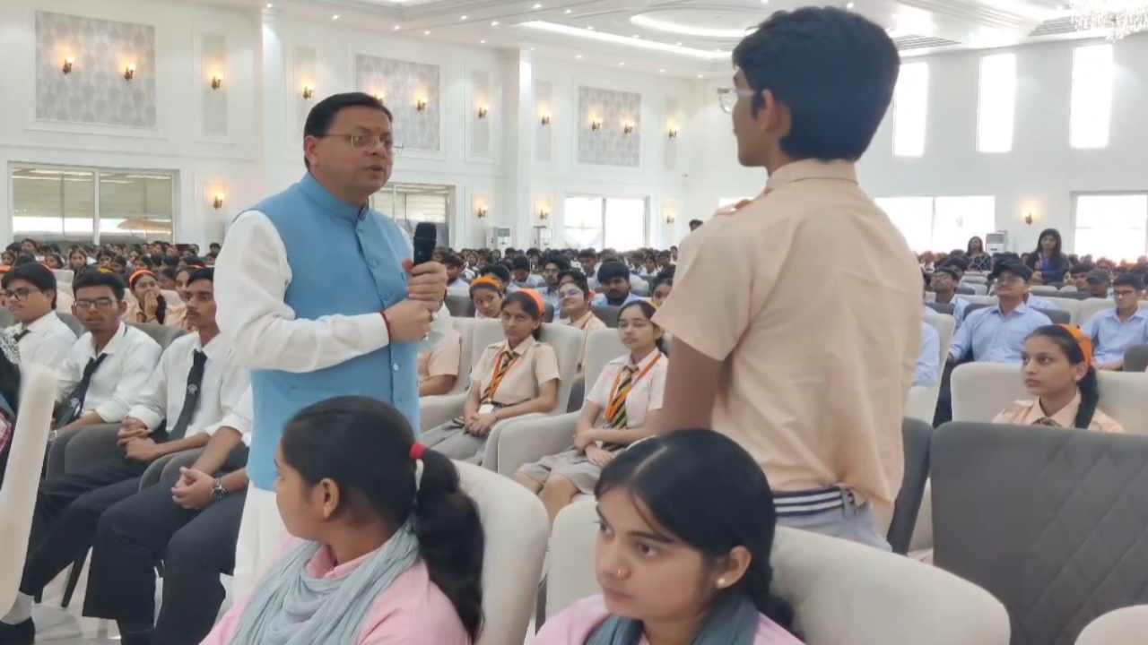 Uttarakhand News: CM धामी ने काशीपुर में युवाओं से किया संवाद, विकसित उत्तराखंड के लिए मांगे सुझाव