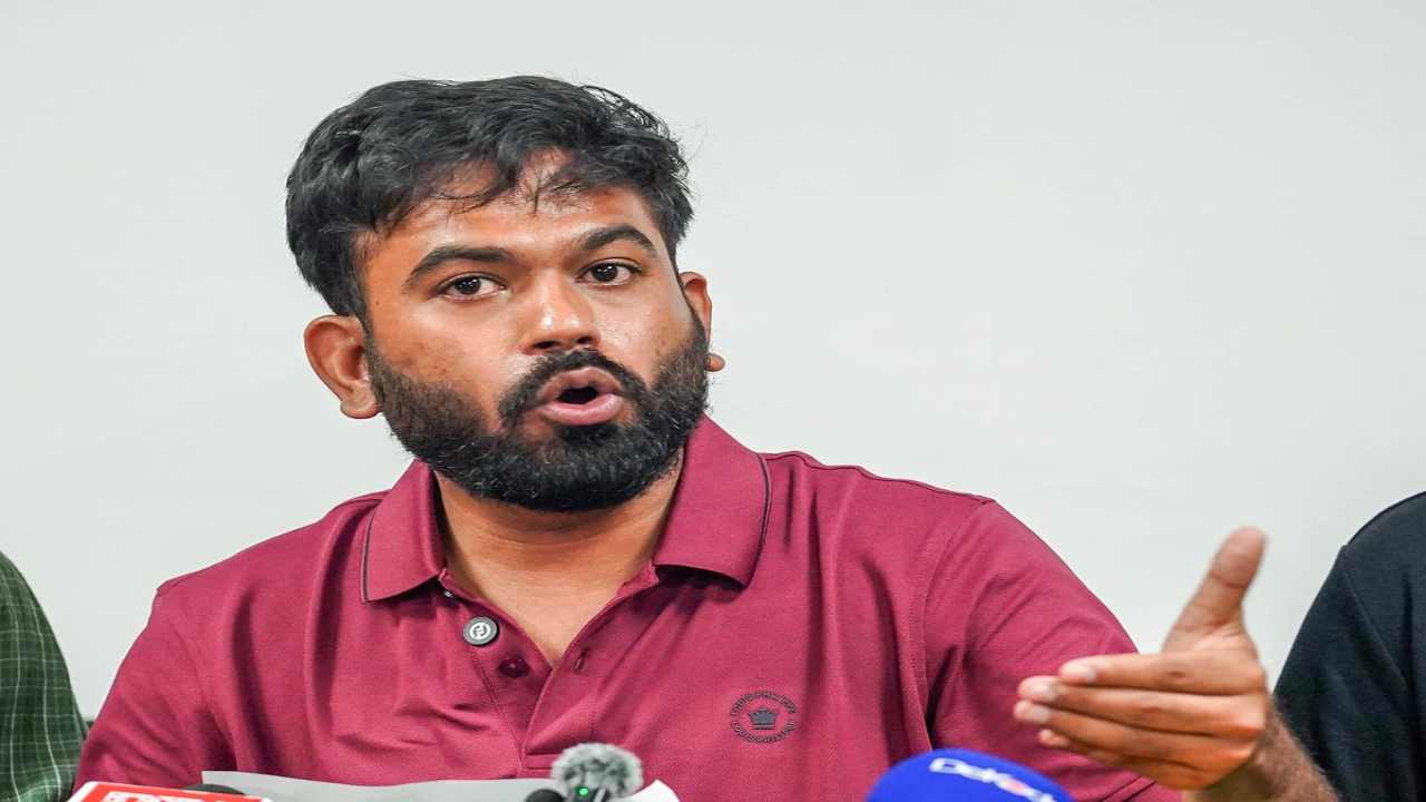 DELHI NEWS: सौरव दास-रांका को तिहाड़ भेजने पर सवाल, अभिजीत दिपके बोले- तिरंगा फहराना गुनाह था क्या?