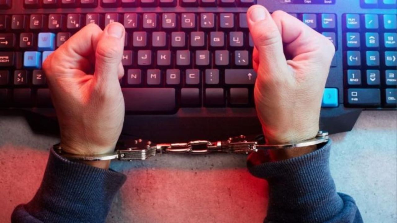 Delhi Crime: साइबर धोखाधड़ी का अंतरराज्यीय गिरोह बेनकाब, दिल्ली पुलिस ने 9 आरोपियों को दबोचा; भारी मात्रा में सामान बरामद