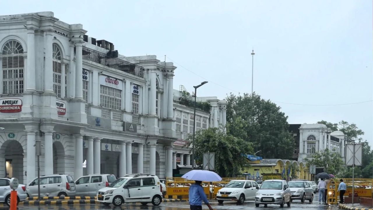 दिल्ली-NCR में मौसम ने बदली करवट...उमस से मिली राहत, IMD ने जारी किया भारी बारिश अलर्ट