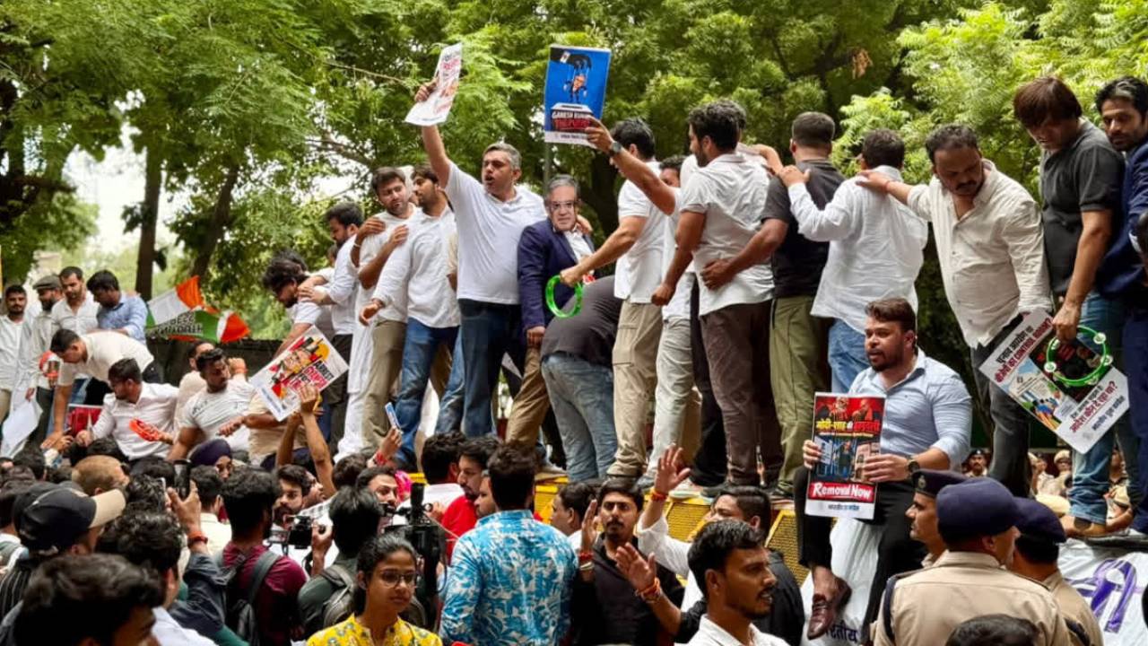 Delhi News: CEC ज्ञानेश कुमार के खिलाफ प्रदर्शन में गिरफ्तार छात्रों को राहत, दिल्ली कोर्ट ने दी जमानत