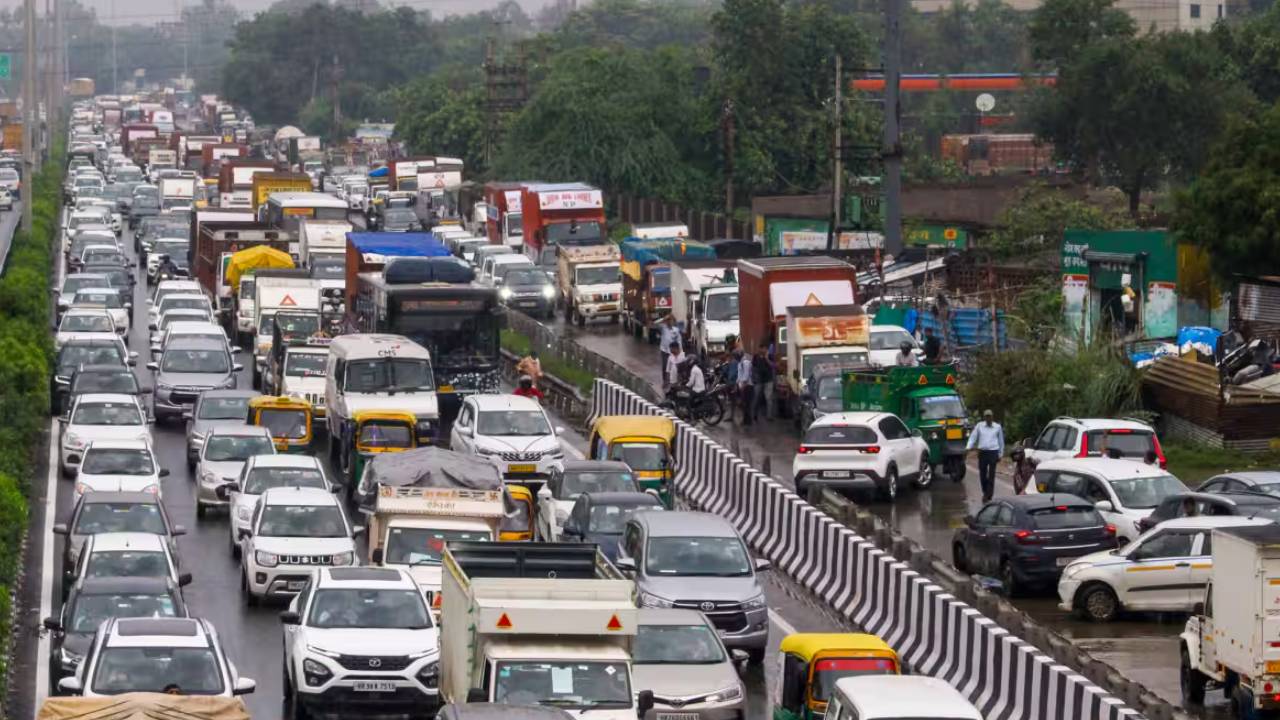 Delhi News: दिल्ली ट्रैफिक अलर्ट...जंतर-मंतर पर प्रदर्शन को लेकर एडवाइजरी जारी, कनॉट प्लेस, पटेल चौक समेत कई रास्तों पर डायवर्जन लागू