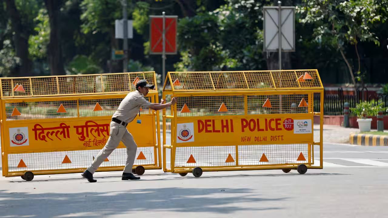 Delhi News: ब्रिक्स शिखर सम्मेलन का आज आखिरी दिन, यात्रियों के लिए ट्रैफिक पुलिस की एडवाइजरी; पब्लिक ट्रांसपोर्ट में सफर करने की दी सलाह