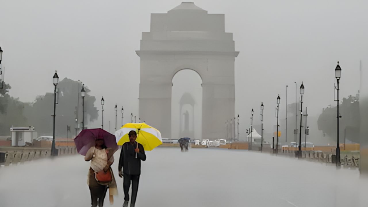 Delhi Rain: दिल्ली में बादल हुए मेहरबान, उमस भरी गर्मी के बीच बारिश ने दी राहत; मौसम हुआ सुहाना