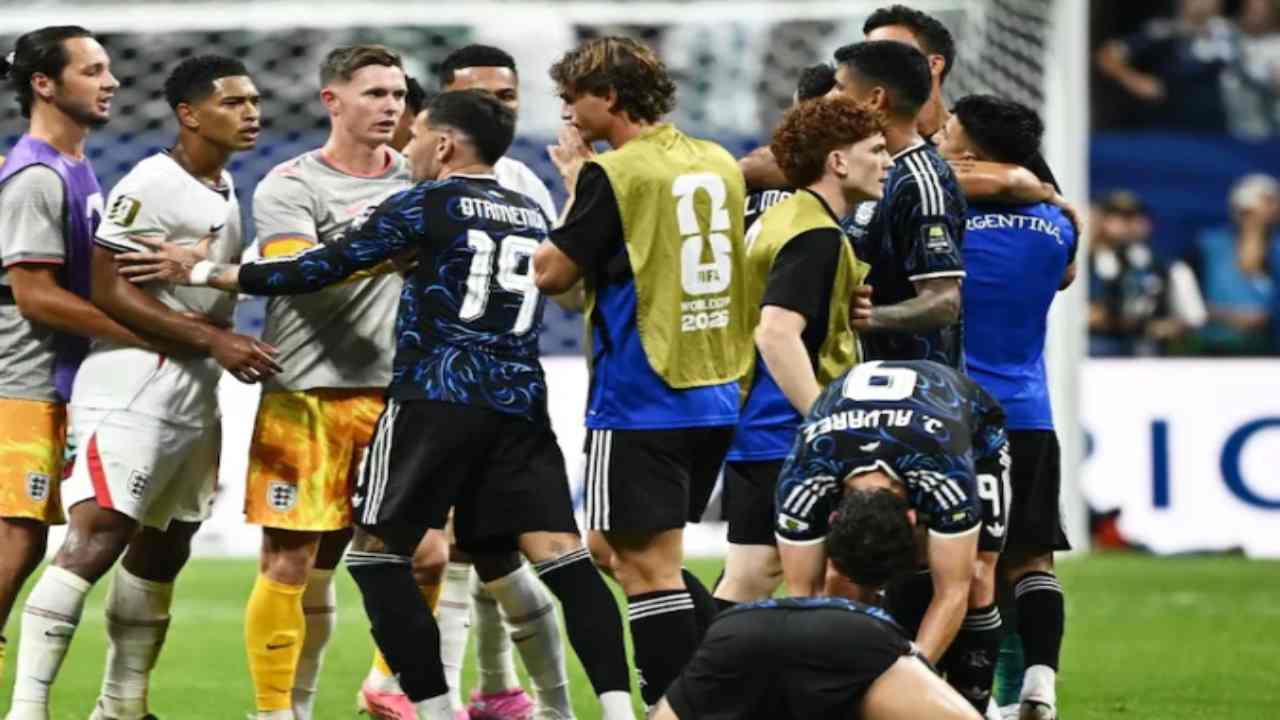 FIFA World Cup 2026: हार के बाद बेलिंघम का आपा खोया, अर्जेंटीना के खिलाड़ी को जड़ा थप्पड़