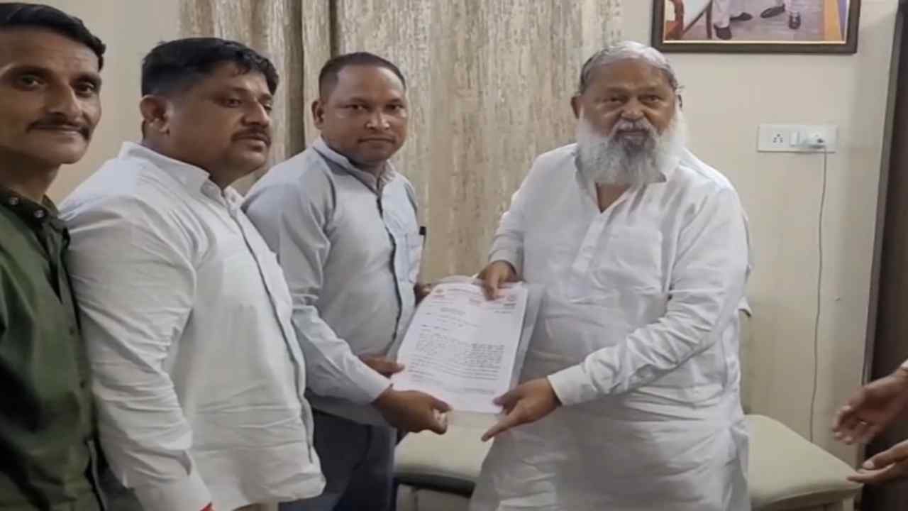 Haryana News: ऊर्जा मंत्री अनिल विज ने सुनी अनुबंधित विद्युत और नगरपालिका कर्मियों की मांगें, जल्द समाधान का आश्वासन दिया