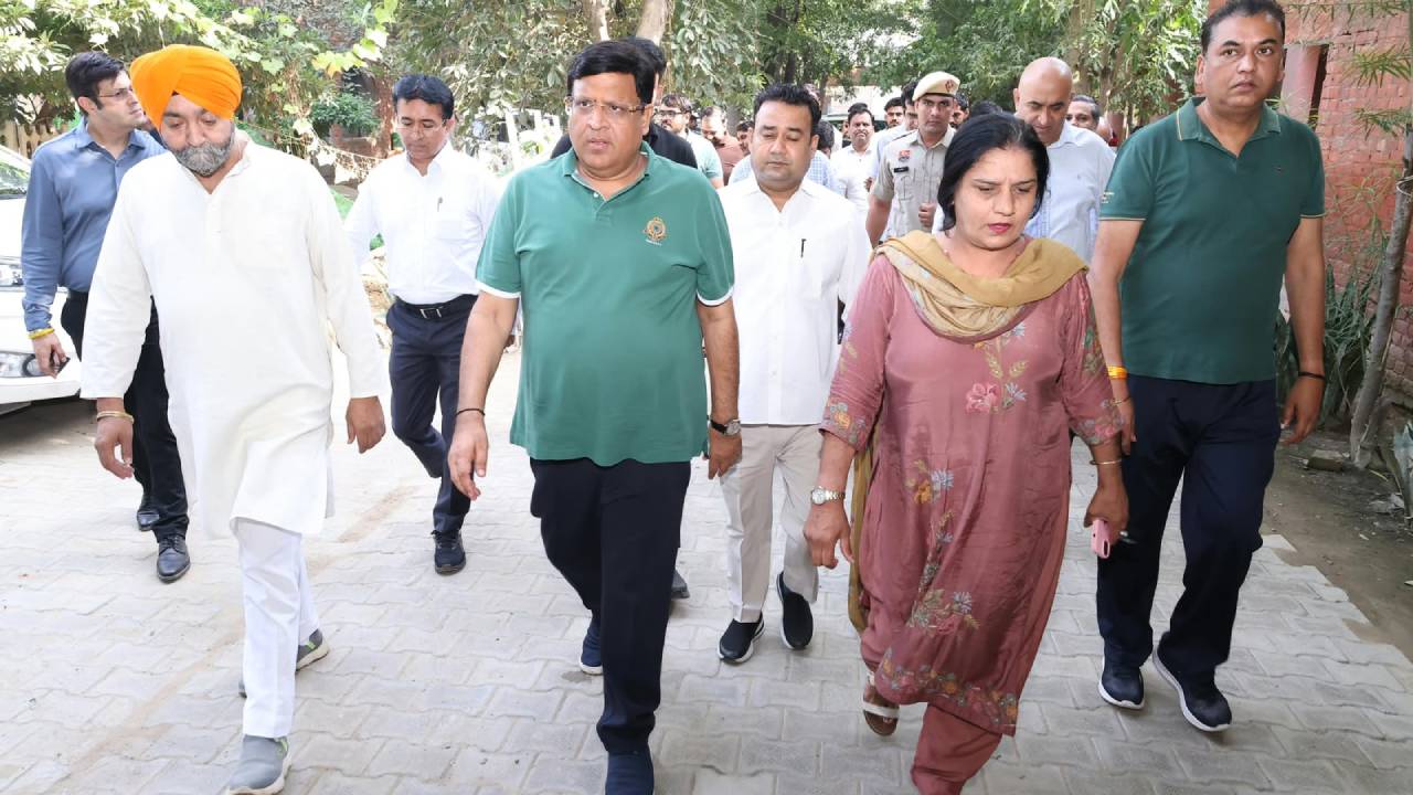 Haryana News: गांधी जयंती पर फरीदाबाद में GVP मुक्त अभियान शुरू,कैबिनेट मंत्री विपुल गोयल ने किया शुभारंभ; जनभागीदारी की अपील की
