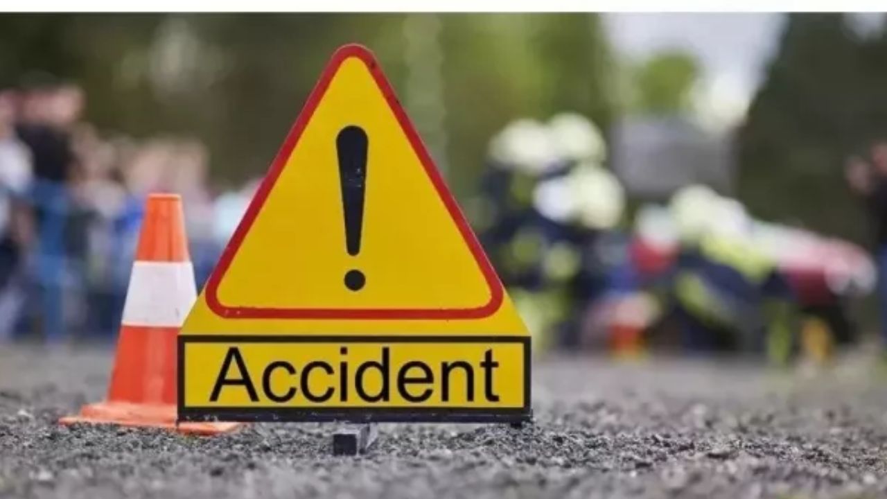 Haryana News: देर रात बहादुरगढ़ के नाहरा-नाहरी रोड फ्लाईओवर पर कार-बाइक की जोरदार टक्कर, 1 की मौत और अन्य घायल