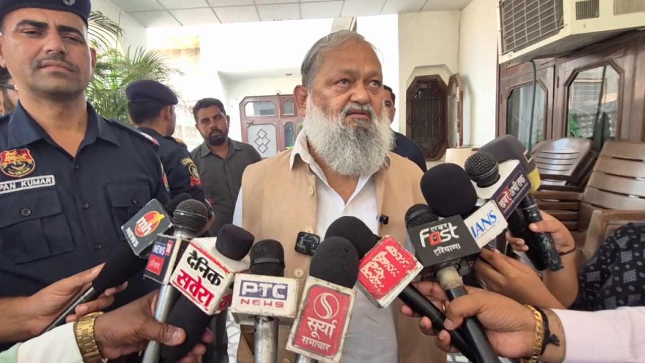 Haryana News: पायलट अमित मछार की तारीफ से लेकर ज्ञानेश कुमार पर बयान तक, अनिल विज ने साधा विपक्ष पर निशाना