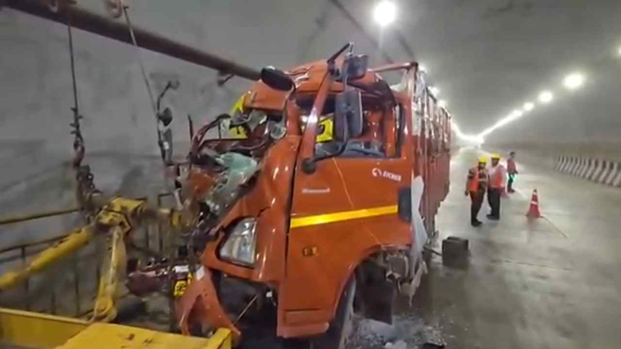 Himachal News: चंडीगढ़-मनाली हाईवे की हणोगी टनल में भीषण हादसा, दो ट्रकों की टक्कर में 4 की मौत, 7 घायल