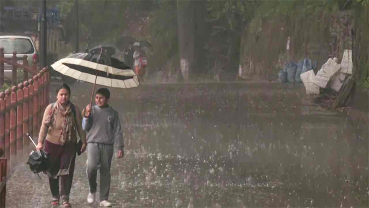 Himachal Pradesh Weather: भारी बारिश से पहाड़ों पर बड़ा खतरा, IMD ने 15 जुलाई तक अलर्ट किया जारी