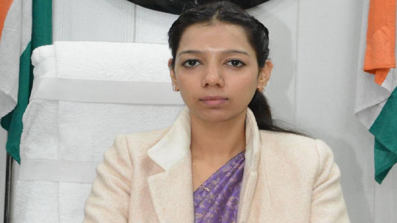 IAS अस्मिता लाल की क्या है पहचान, कैसे मिला जिलाधिकारी पद? जानें इनकी दिलचस्प कहानी