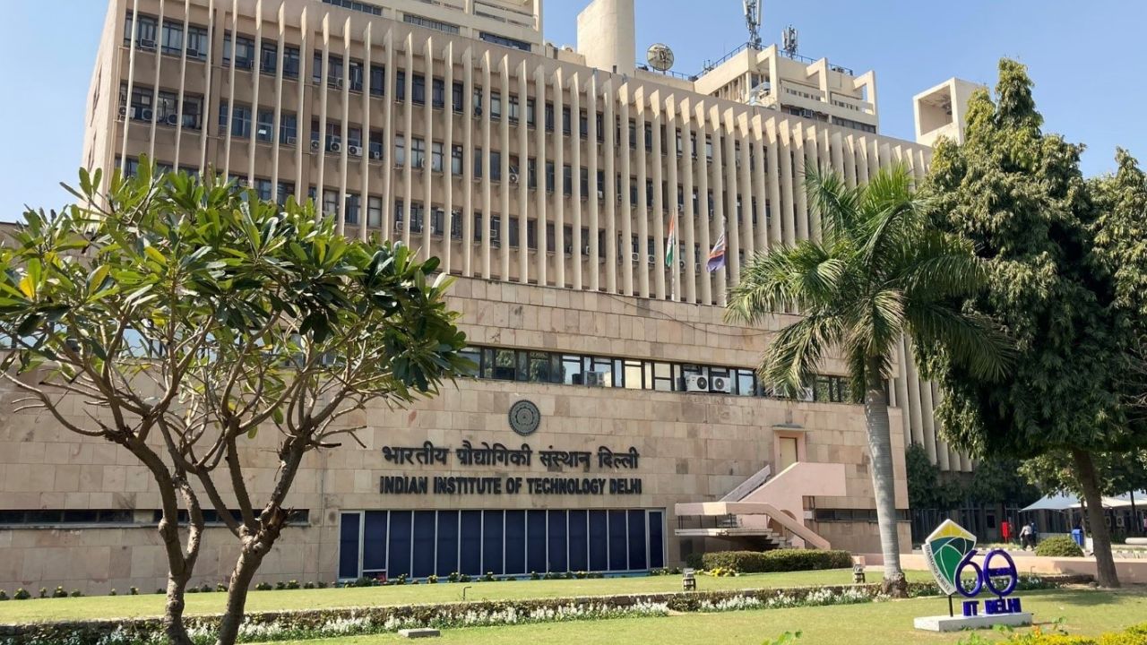 IIT दिल्ली में 31 साल के M.Sc छात्र ने लगाई छठी मंजिल से छलांग, पुलिस खोज रही सुसाइड की वजह