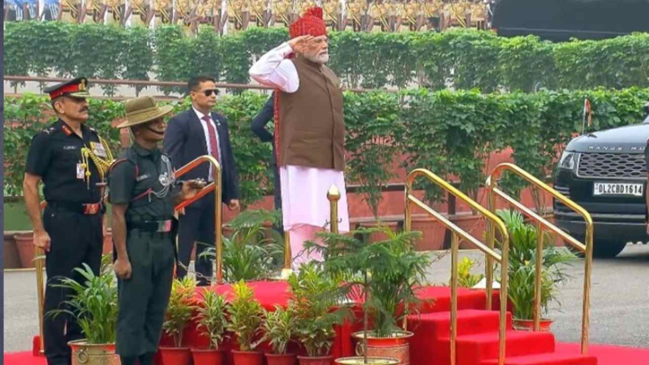 Independence Day 2026: आजादी के जश्न में डूबा देश, लाल किले पर PM मोदी ने फहराया तिरंगा, प्रधानमंत्री ने राष्ट्र को रहे हैं संबोधित