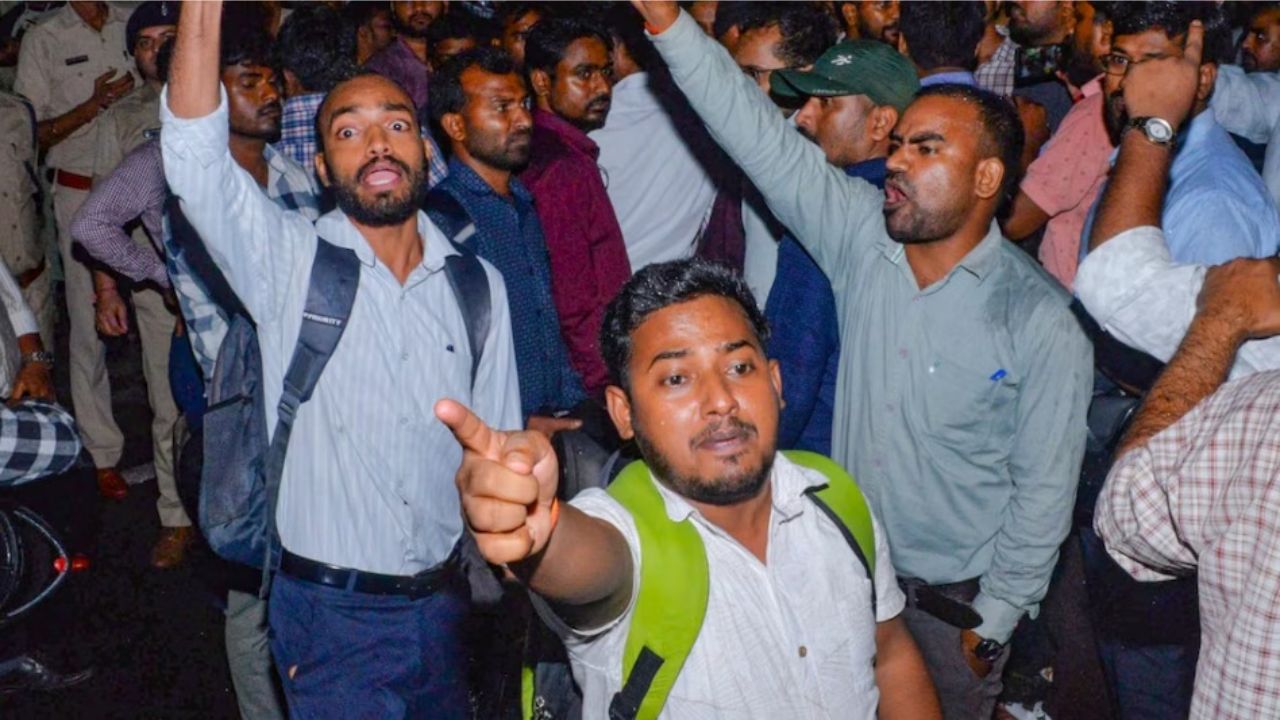 Jharkhand Protest: JSSC-CGL परीक्षा रद्द होने पर बवाल...उत्तीर्ण उम्मीदवारों ने सरकार के फैसले को बताया मनमाना, कोर्ट जाने का किया ऐलान