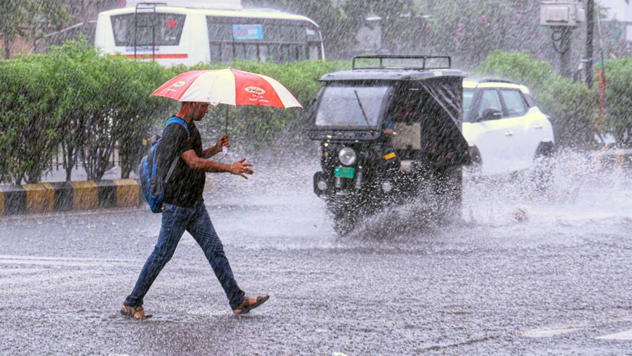 Kal Ka Mausam 04 October: कल 04 अक्टूबर को बारिश होगी या नहीं? यहां देखें IMD का ताजा अपडेट