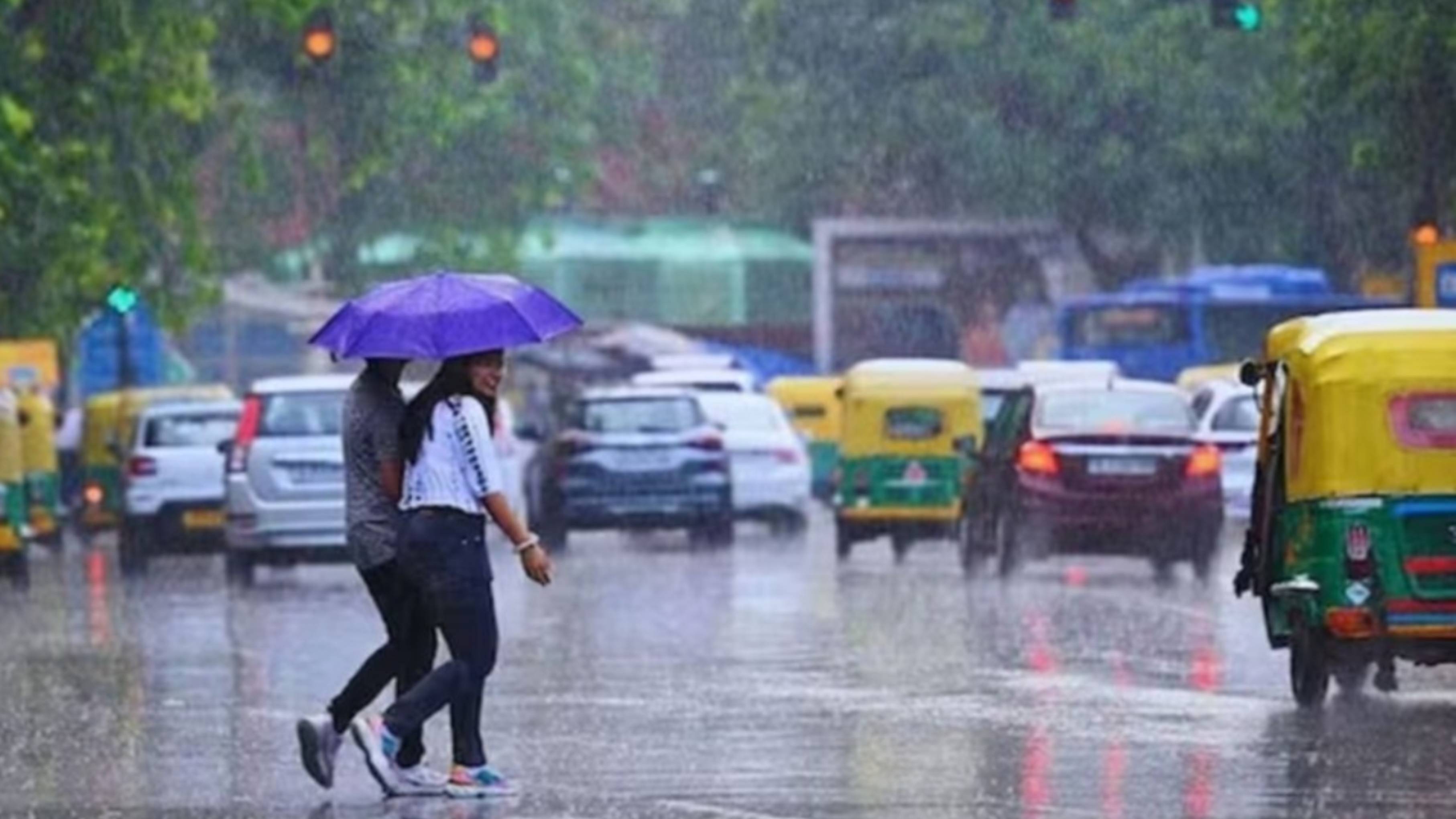 Kal Ka Mausam 10 Sep: बंगाल की खाड़ी में बन रहा लो प्रेशर, देशभर में गरज-चमक के साथ बारिश का अलर्ट; 70-80 की स्पीड से चलेगी हवा