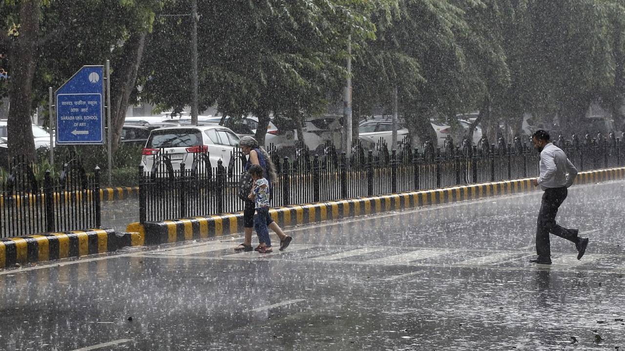 Kal Ka Mausam 14 October: दिल्ली-UP-बिहार समेत देशभर में बरसेंगे बादल, जानिए कैसा रहेगा कल 14 अक्टूबर का मौसम